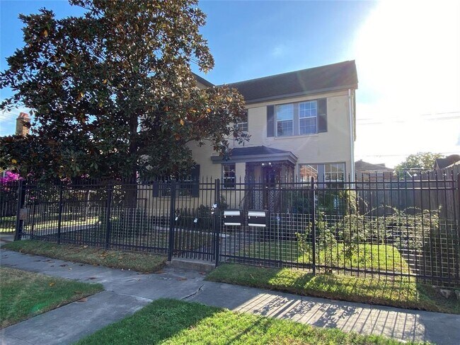 Building Photo - 2716 Arbor St
