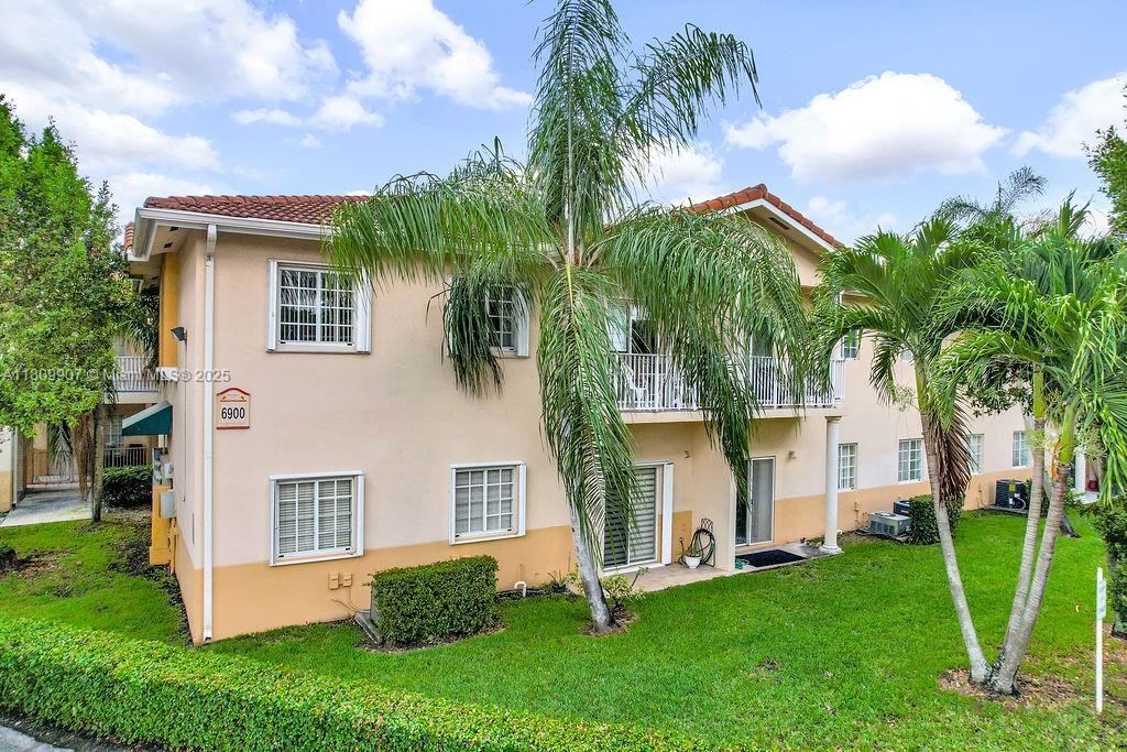 Foto principal - 6900 NW 179th St