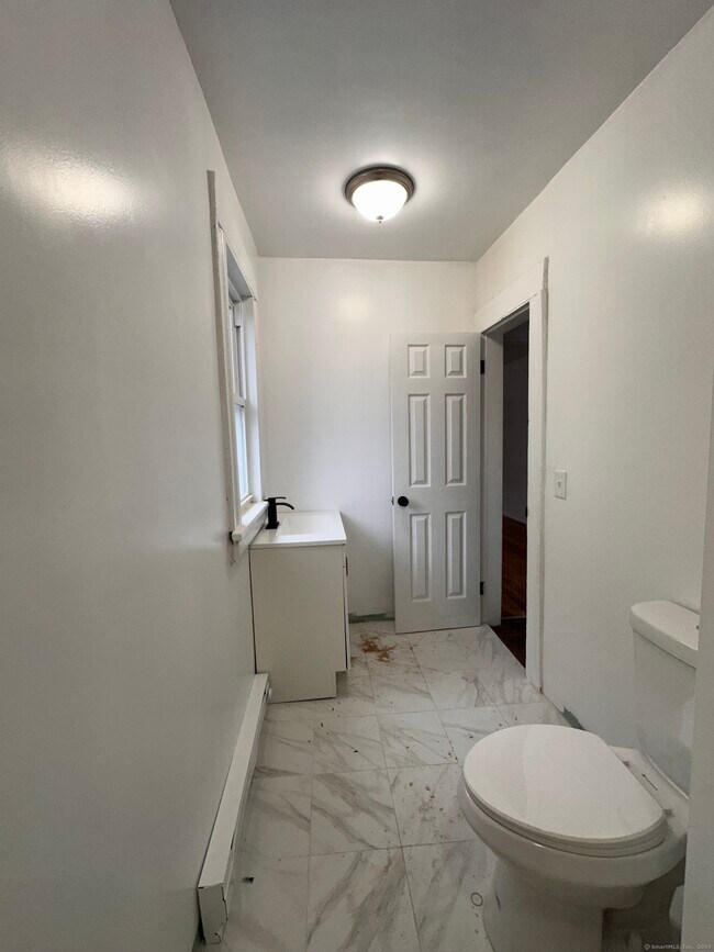 Building Photo - 48 Edwin St