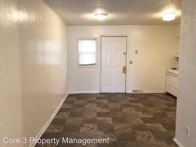 Building Photo - 916 S Creve Coeur Ave