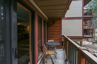 Building Photo - 815 Columbine Rd