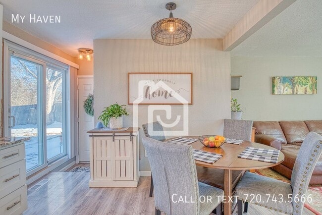 Foto del edificio - 15169 E Columbia Dr