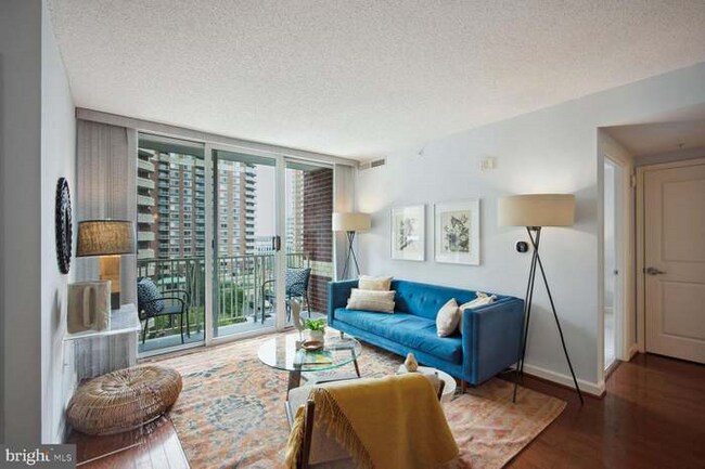 Building Photo - 880 N Pollard St