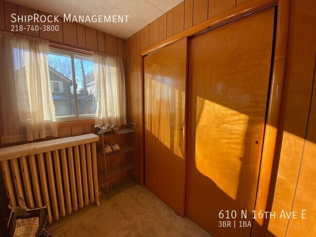 Foto del edificio - 610 N 16th Ave E