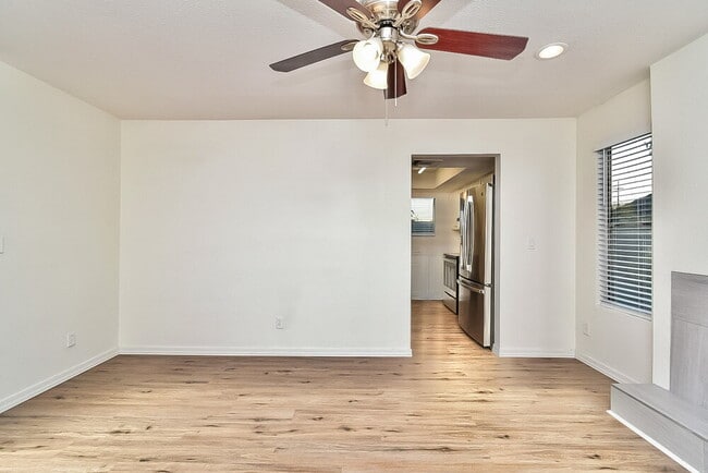 Building Photo - 1417 S Lynx Dr