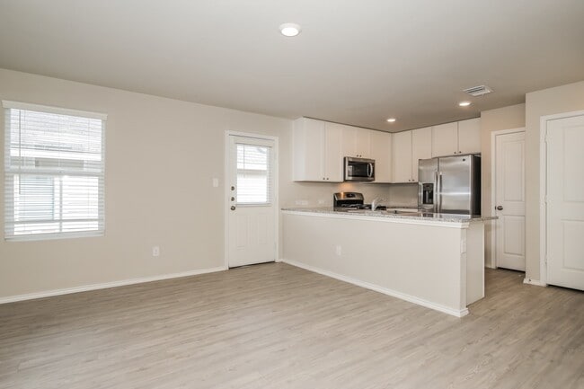 Building Photo - 5734 Leon Pl