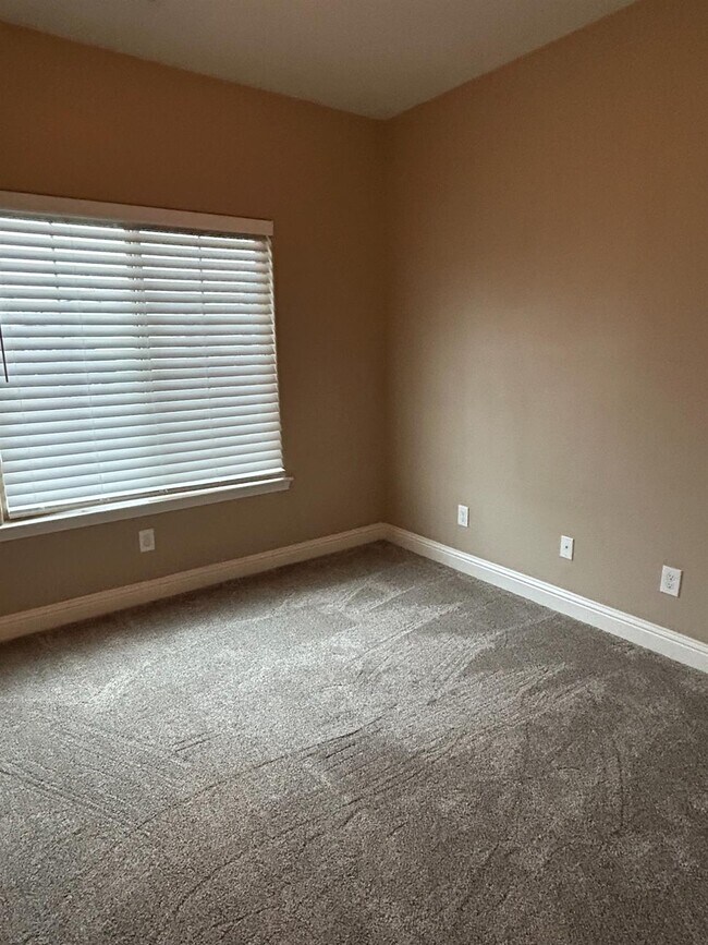 Foto del edificio - 2656 Cherry Tree Dr