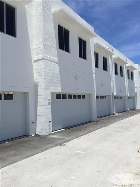 Foto del edificio - 2610 NE 213th St