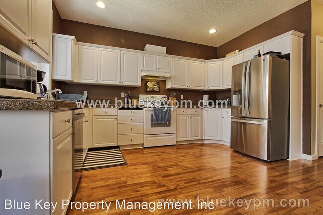 Building Photo - 4 br, 2.5 bath House - 3812 NE 93rd Street