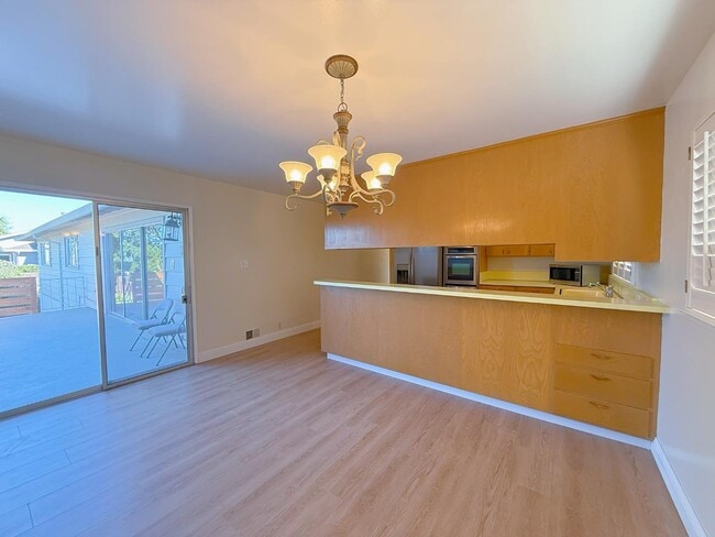 Building Photo - 610 De Anza Ave