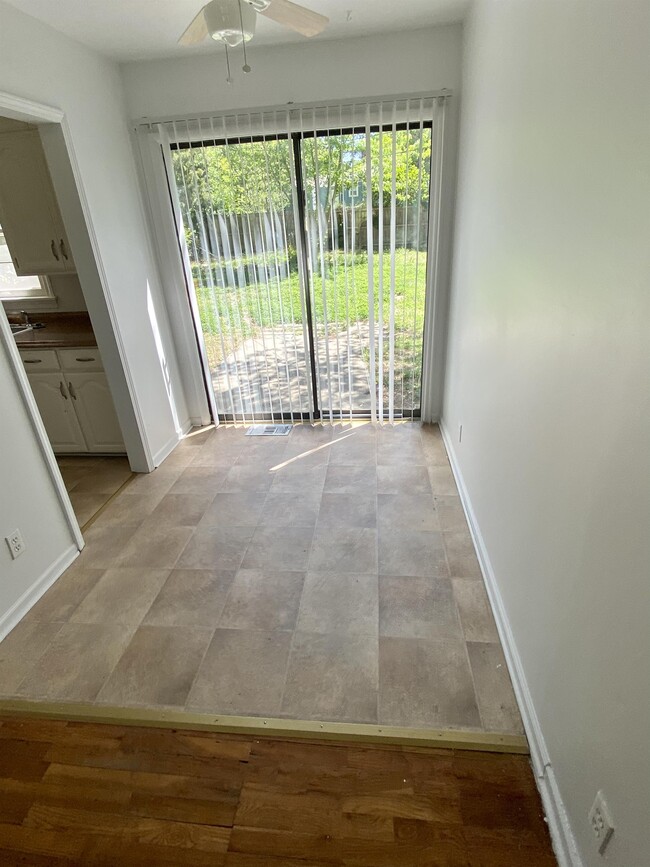 Foto del edificio - 1152 N Crestway St