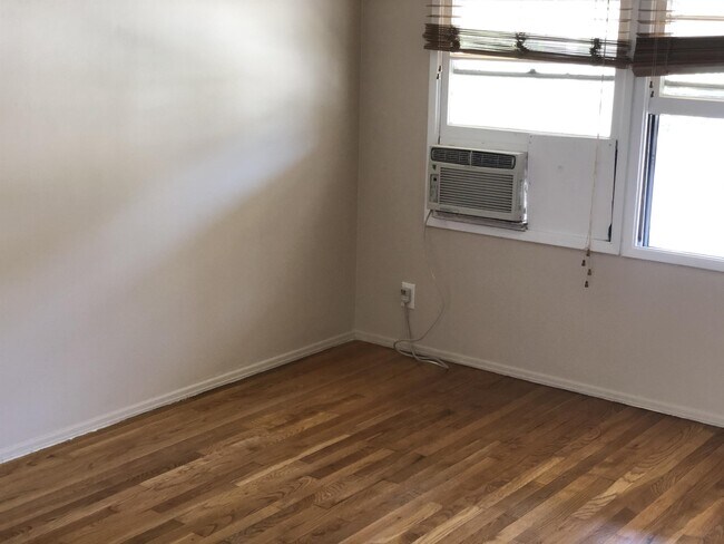 Foto del edificio - 2461 Silver Lake Blvd