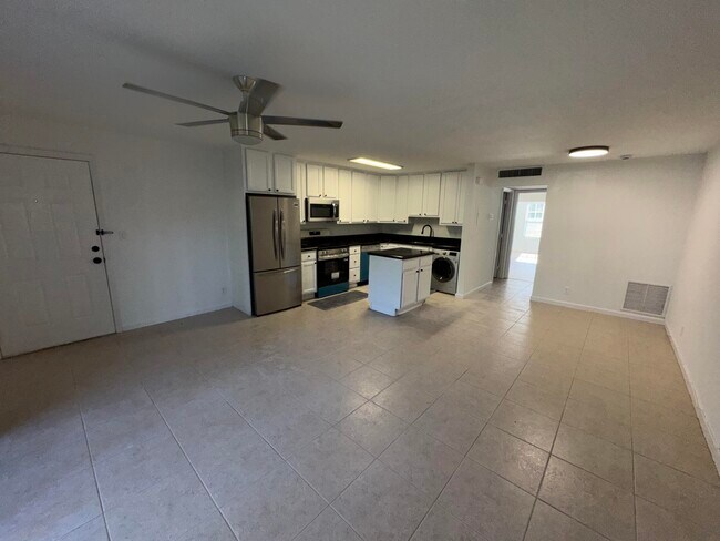 Foto del edificio - 110 N Lakeside Dr
