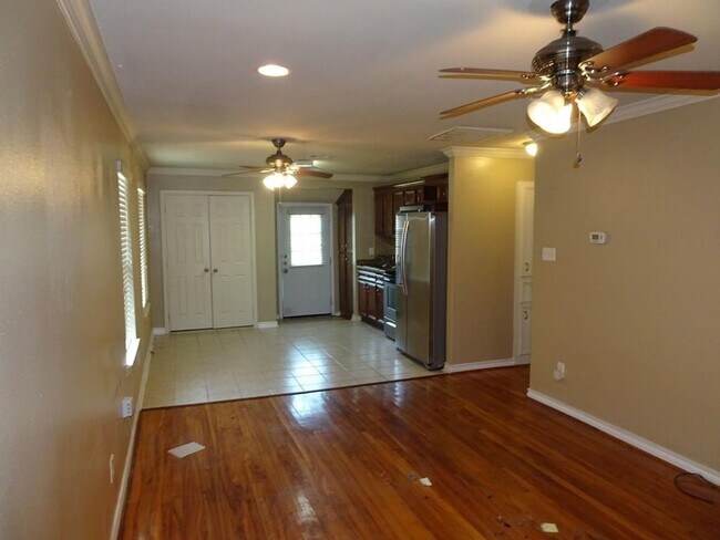 Foto del edificio - 3445 Nathaniel Brown St