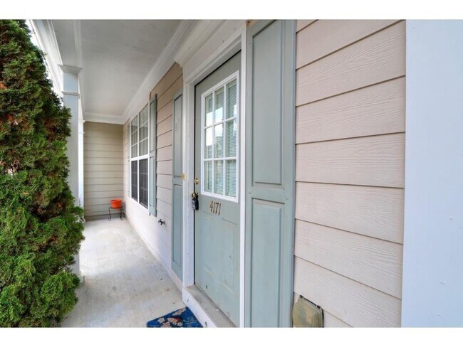 Foto del edificio - 4171 Howell Park Rd