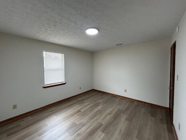 Foto del edificio - 109/111 Deer Creek Ct