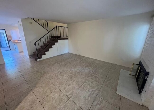 Building Photo - AVAILABLE NOW! Canyon Crest Townhome