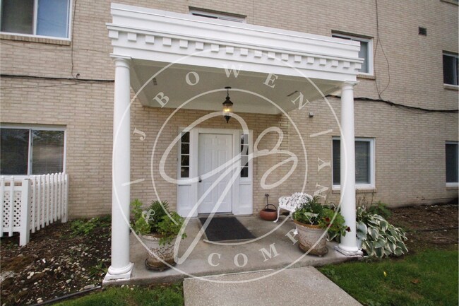 Foto del edificio - 2 bed 2 bath first floor apartment- Ottawa...