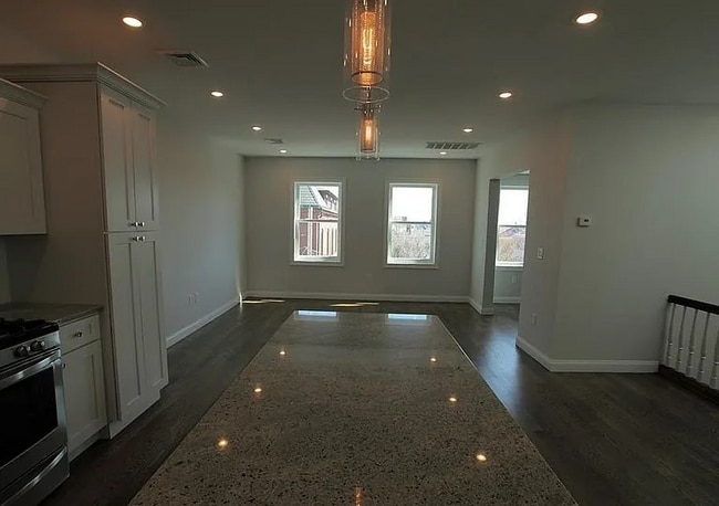 Building Photo - 318 Princeton St