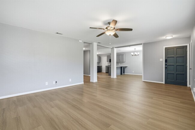 Foto del edificio - 6111 Waltway Dr