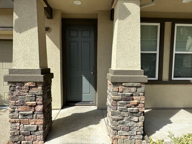 Foto del edificio - Beautiful 4  bedroom, 2.5 bath home in Garin Ranch