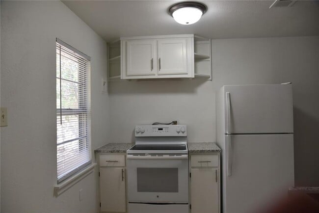 Building Photo - 3 Bedroom, 1 bath in Decatur TX