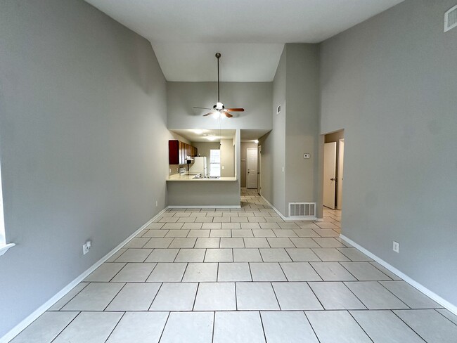 Building Photo - 2 bedroom 1 bath duplex for rent in Pace!