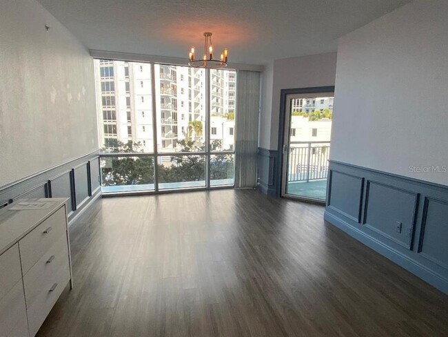 Foto del edificio - 322 E Central Blvd