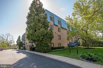 Building Photo - 260 W Montgomery Ave
