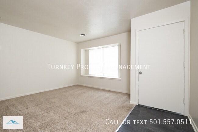 Foto del edificio - Charming 3-Bedroom + Bonus Room Home in Qu...