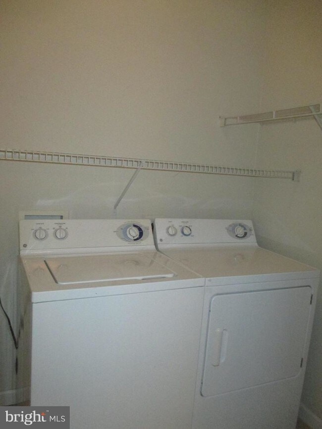 Building Photo - 12958 Centre Park Cir