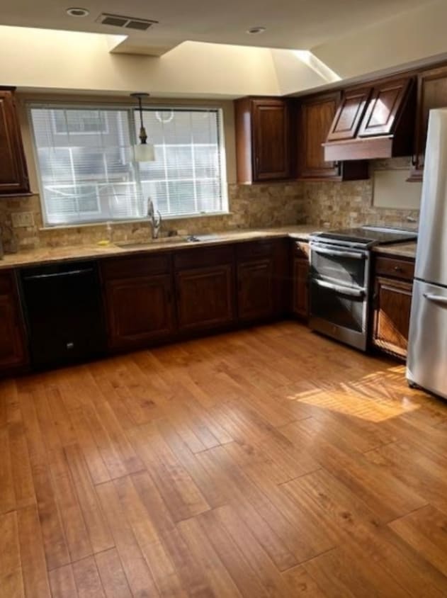 Building Photo - 17 Crestmont Rd