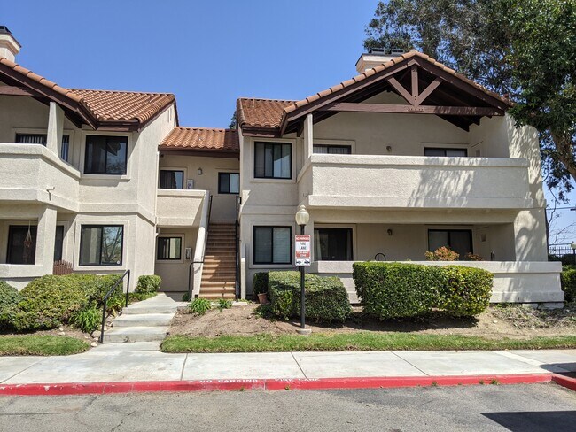 Building Photo - 8315 Vineyard Ave