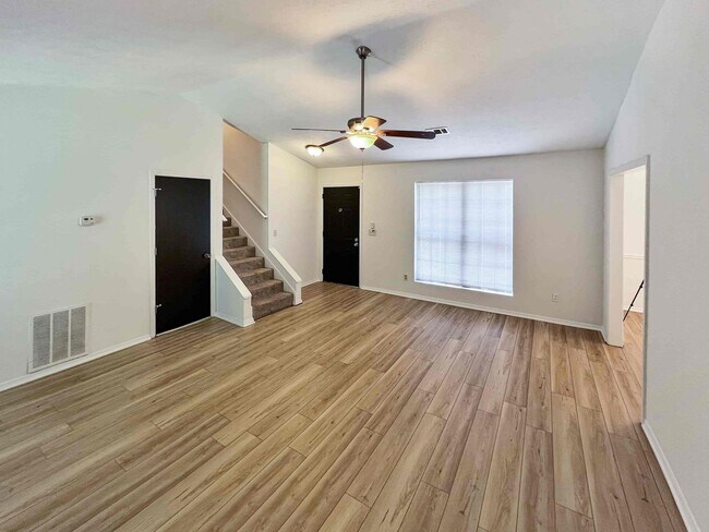 Building Photo - Fantastic 3 BR/ 2.5 BA Home in Kennesaw!