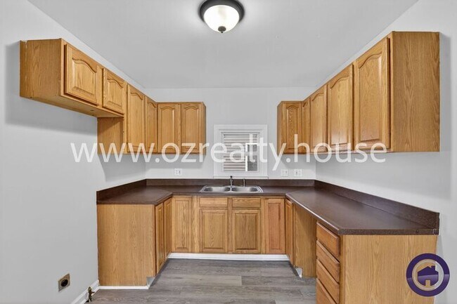 Foto del edificio - 1913 Newport Ave