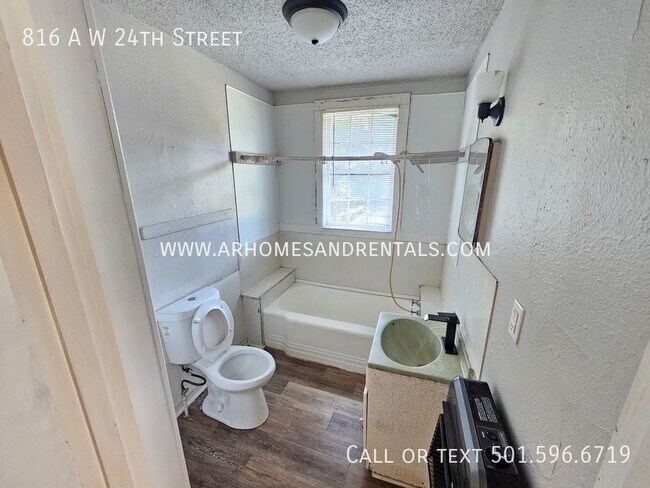 Building Photo - 816A W 24th 2 bedroom 1 bathroom