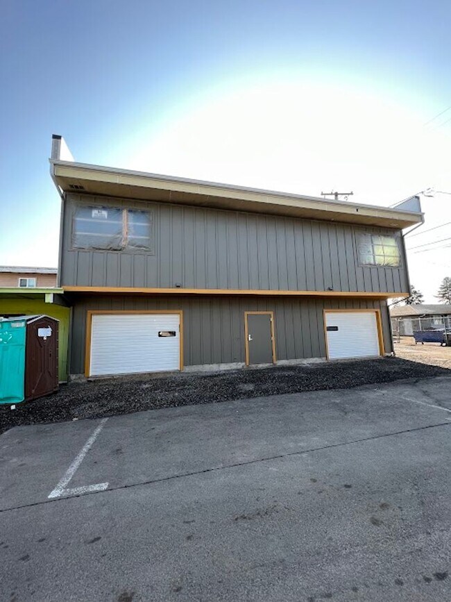 Building Photo - West 11th Studios &amp; Garages