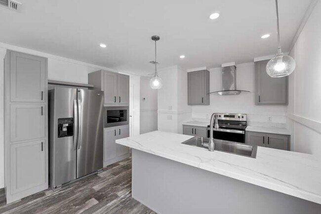 Building Photo - 16831 Oak Leaf Ct