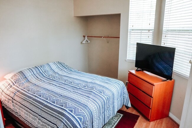 Building Photo - 326 Pasto Rico-