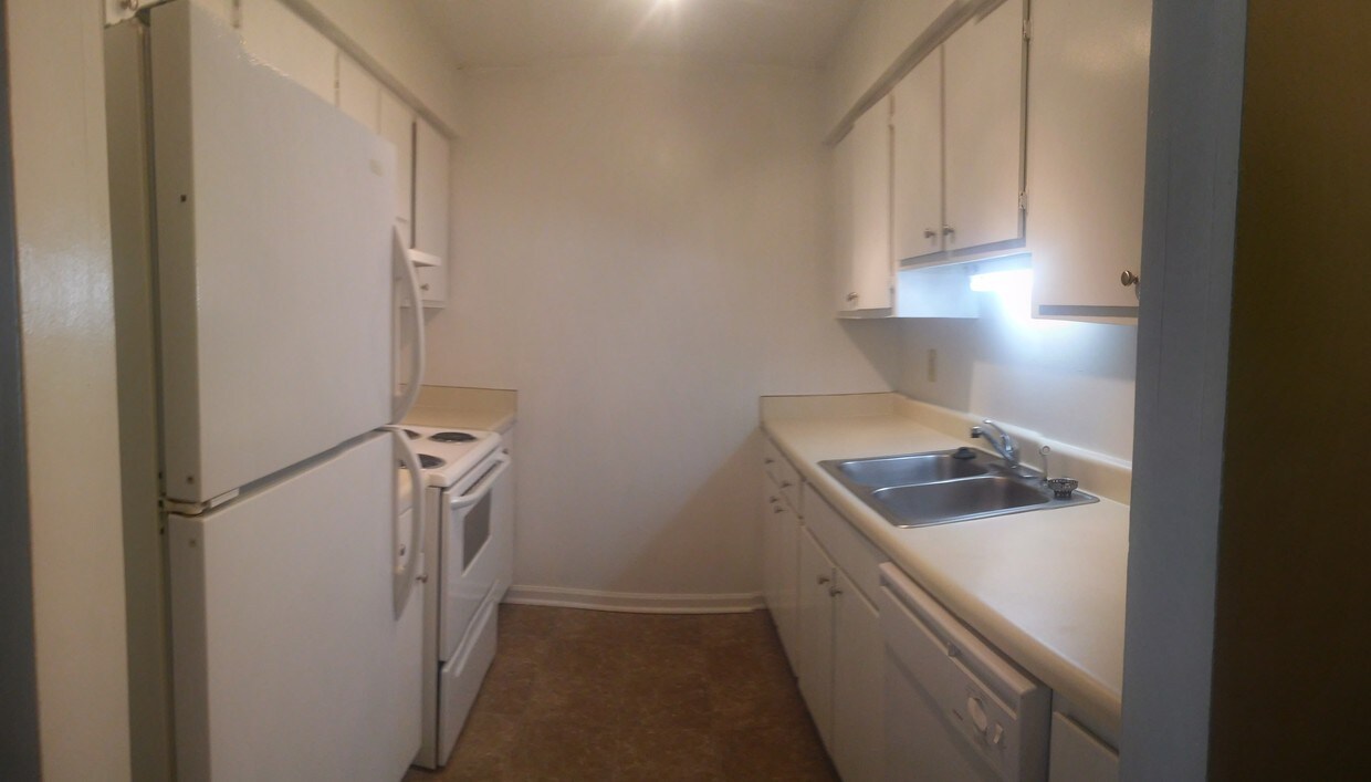 Primary Photo - 300 Greenwood Ave