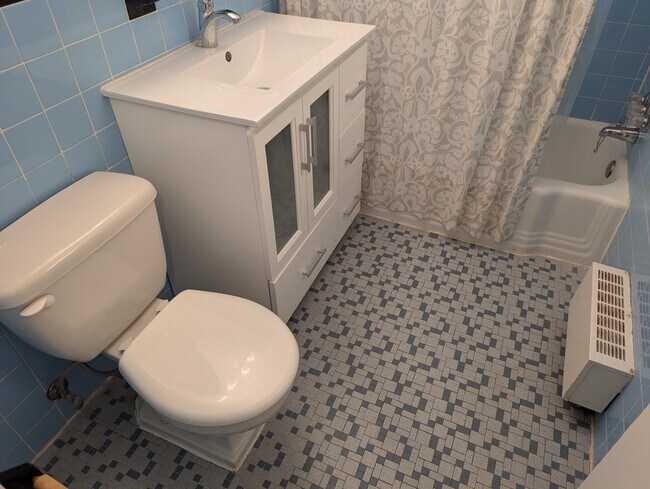 Baño - 1300 S Arlington Ridge Rd