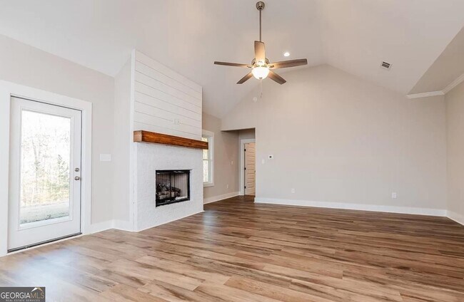 Foto del edificio - 75 Creekside Ct