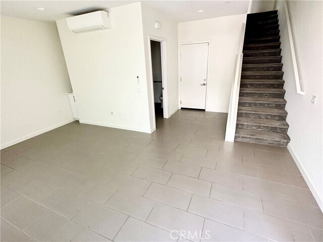 Building Photo - 640 Channel Way
