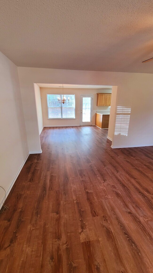 Building Photo - 521 Epris Ln