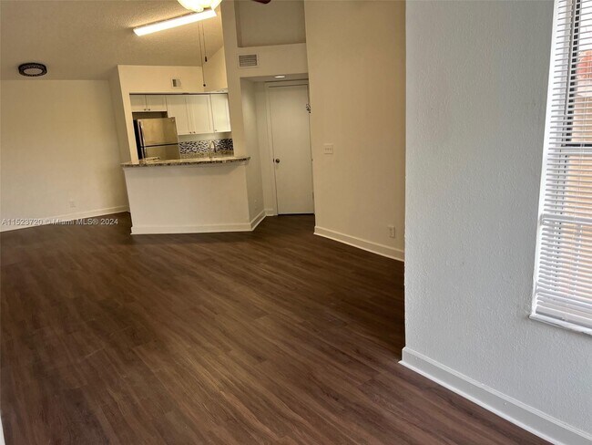 Building Photo - 3380 Pinewalk Dr N