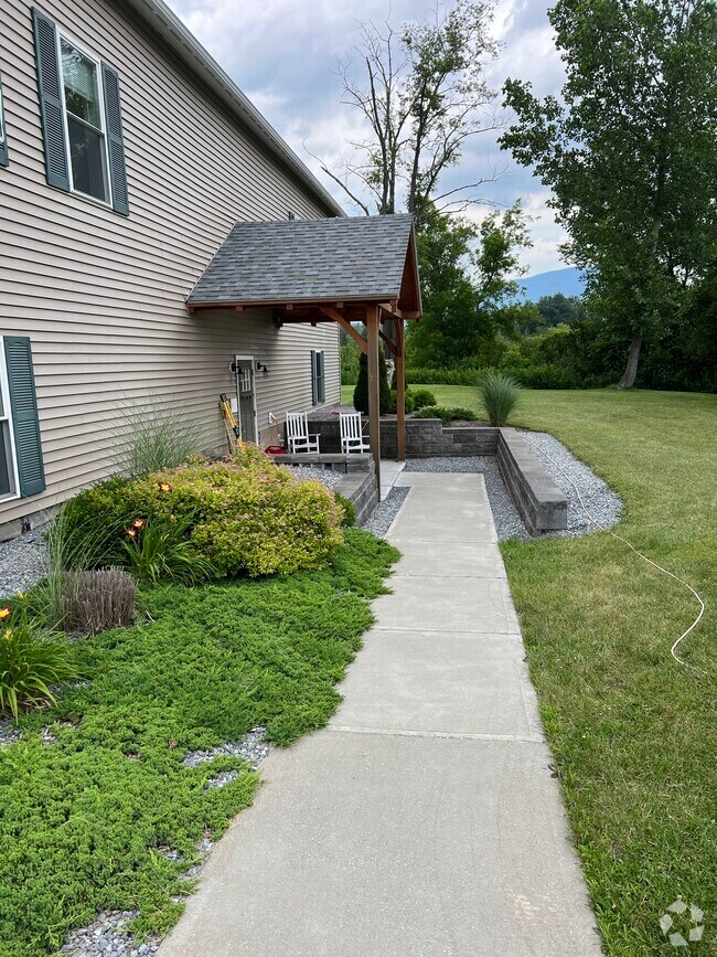 Apartments for Rent in Pawlet VT with High Ceilings 1 Rentals