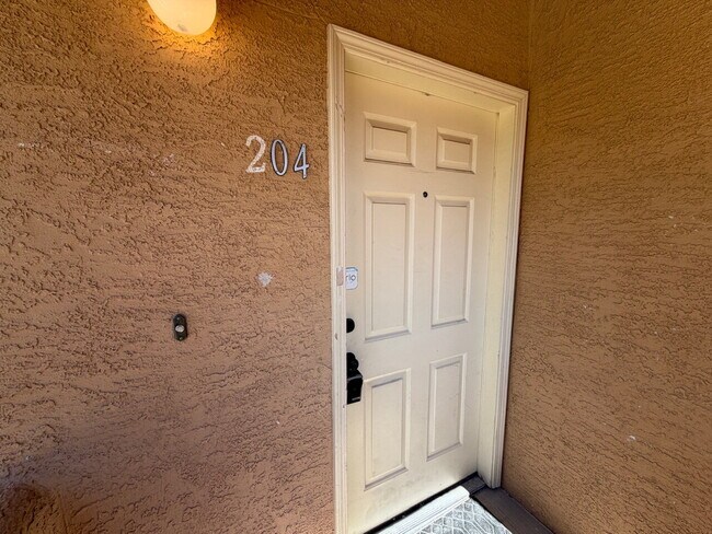 Foto del edificio - Cozy 2nd floor condo in small quiet community w/ pool & spa