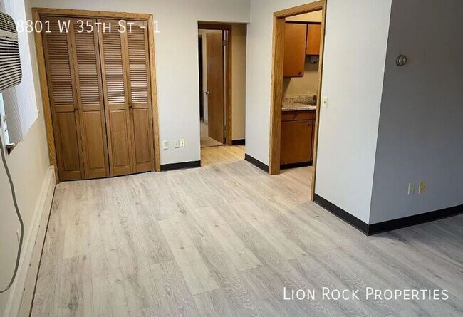 Foto del edificio - 8801 W 35th St