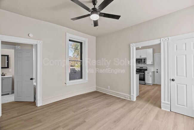 Foto del edificio - 3915 Russell Blvd