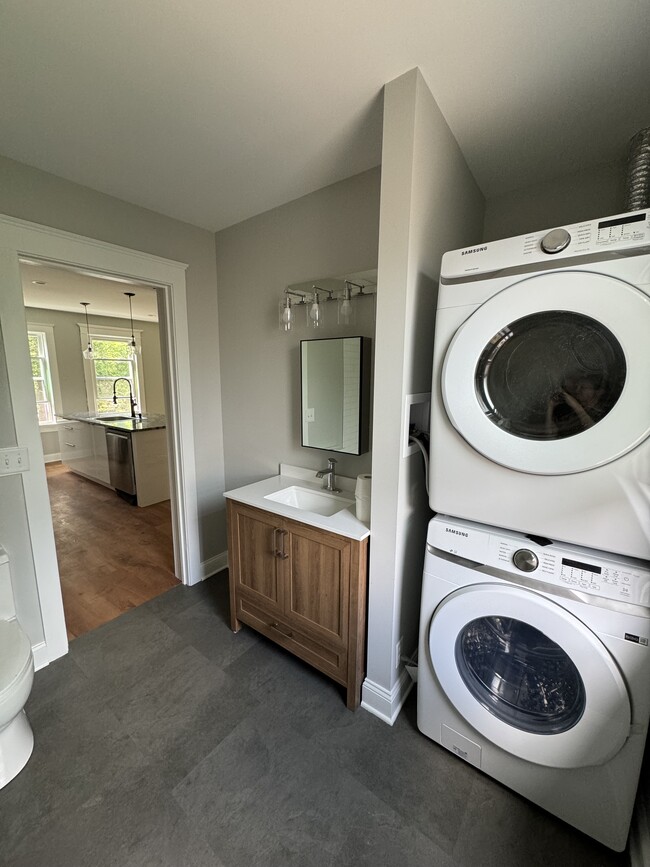 Building Photo - 76 Norwood Ave